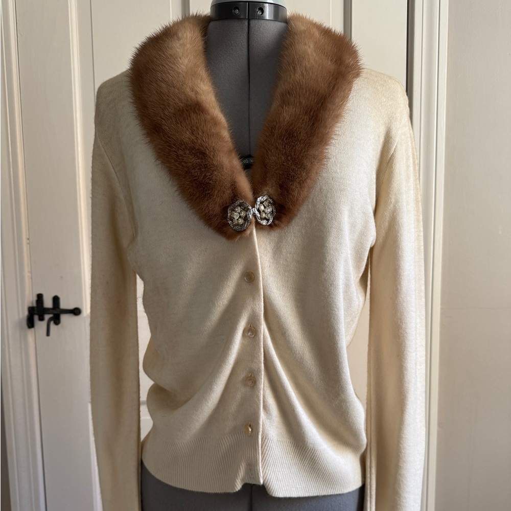 Vintage “Mary Barr” Real Fur Collar Cream Cardigan Sweater